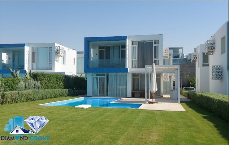 With facilities of 6 years, villa for sale 804 m, first sea row, in Fouka Bay - Ras El Hekma
