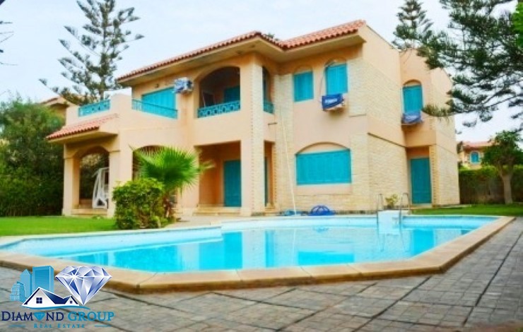 Registered villa 668 m for sale with private swimming pool, third row sea, in Golden Beach
